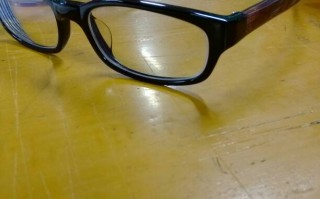 眼镜怎么安装鼻托，眼镜怎么安装鼻托视频